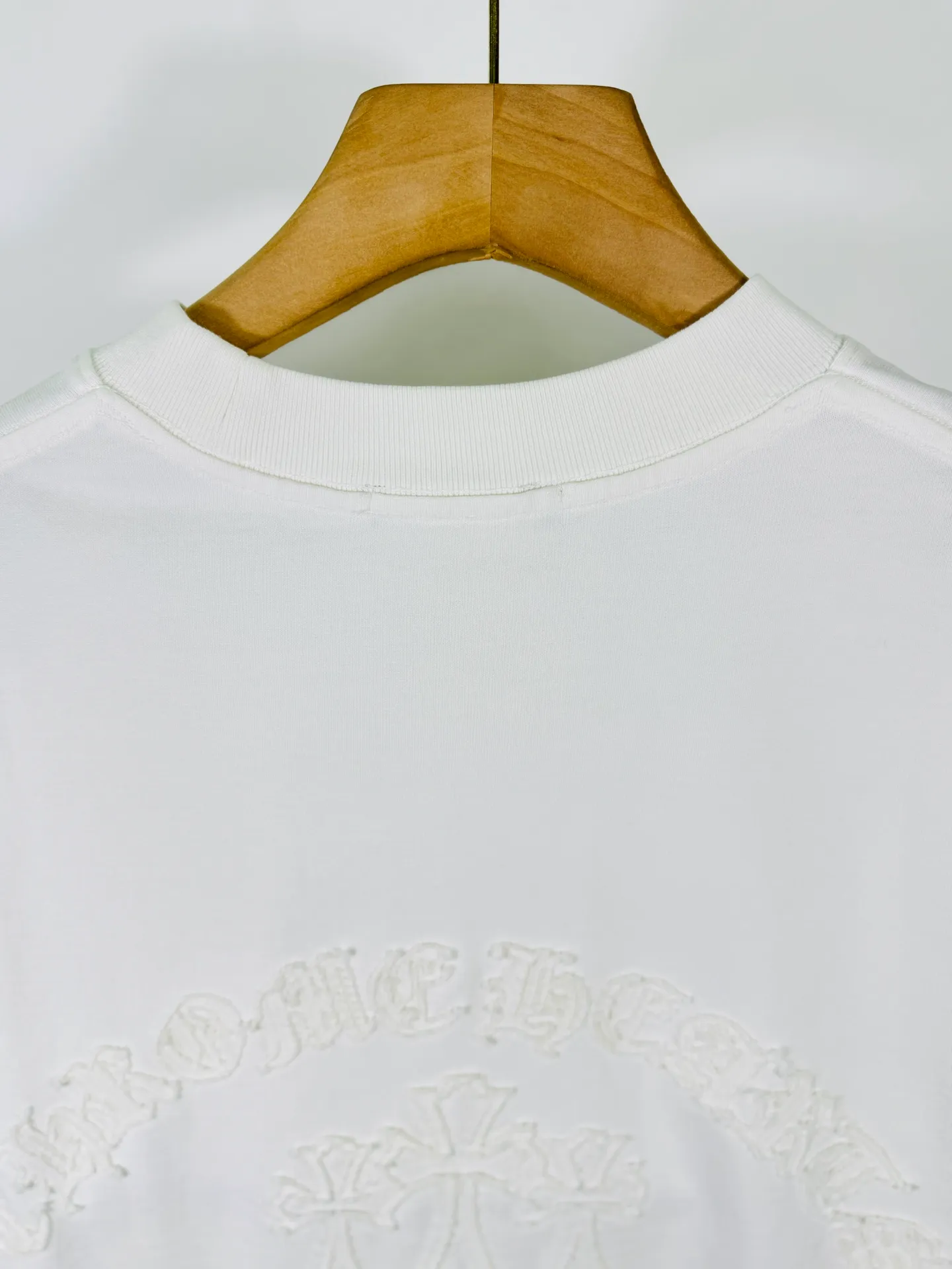 P280 top version, real shot without P, ​​different from market currency) 𝗖𝗵𝗿𝗼𝗺𝗲 𝗛𝗲𝗮𝗿𝘁𝘀/Cro Heart 2025 Autumn and Winter Horseshoe Cross Appliqué Embroidered Couple Casual Long Sleeve 👑The highest version! Customized fabric 320g fabric! Horseshoe cross patch is a best-selling model at the counter and is very comfortable to wear. Accessories: original molded and authenticated collar label➕100% silk wash label. Genuine purchase-grade original hangtag➕matching hanging rope➕3D hanging beads➕original packaging bag. Craftsmanship: The original version has consistent wiring! The highest version of the armhole matching technique! Color: Black White Size: S M L XL XXL